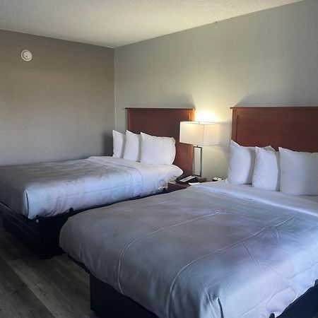 Quality Inn Fayetteville Near Fort Bragg Exterior foto