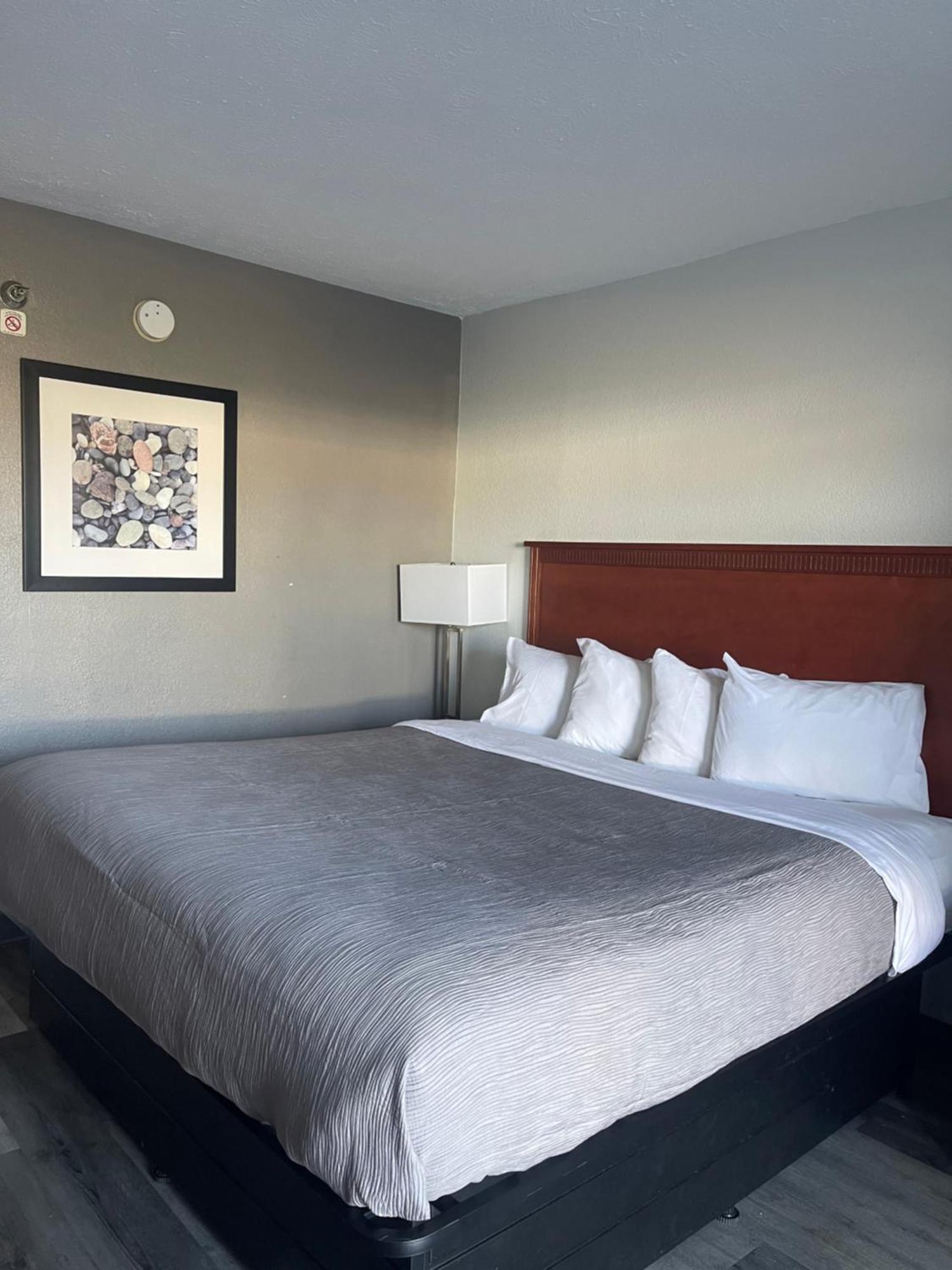 Quality Inn Fayetteville Near Fort Bragg Exterior foto