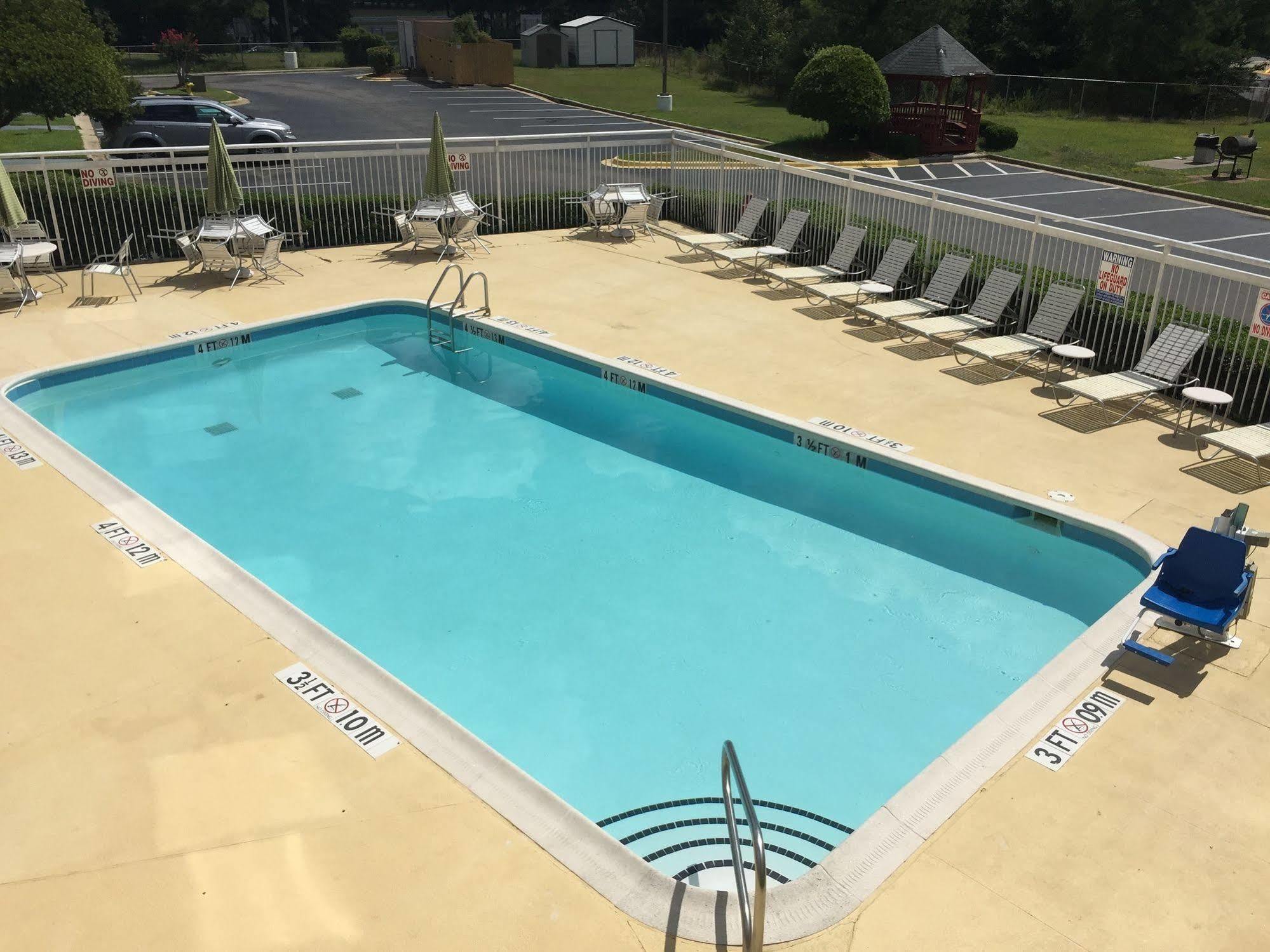 Quality Inn Fayetteville Near Fort Bragg Exterior foto